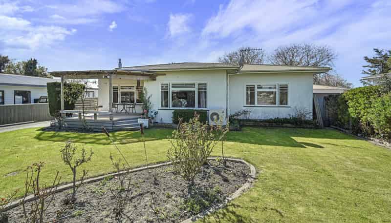812 Lawrence Street, Akina
