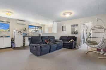 196A Clayton Road, Mangakakahi
