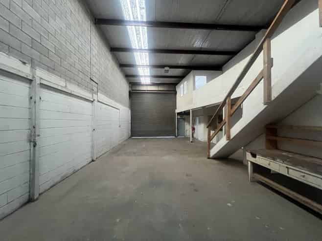 127sqm Industrial Unit with Secure Yard