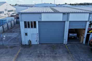 127sqm Industrial Unit with Secure Yard