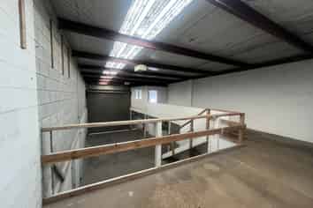 127sqm Industrial Unit with Secure Yard