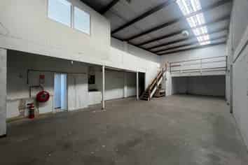 127sqm Industrial Unit with Secure Yard