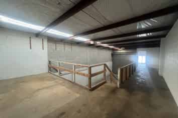 127sqm Industrial Unit with Secure Yard