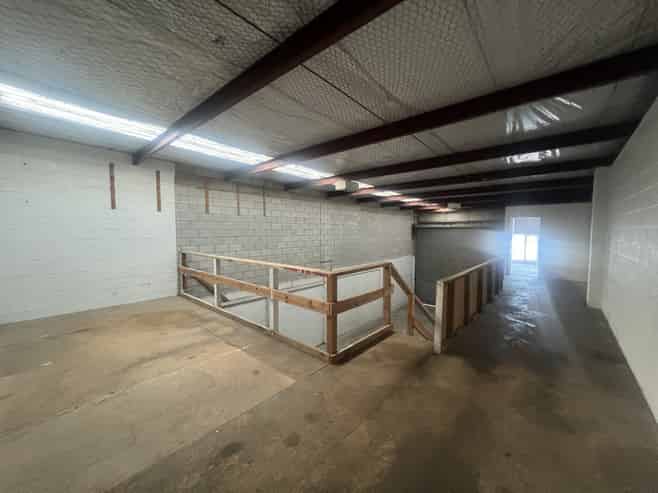 127sqm Industrial Unit with Secure Yard