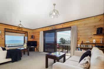 17 Adams Road, Thames