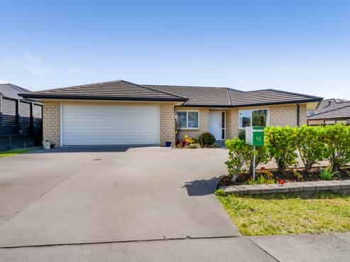 12 Oakmont Crescent, Bell Block