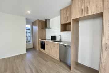 2/87  Barbour Street, Waltham