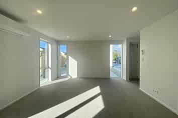 2/87  Barbour Street, Waltham