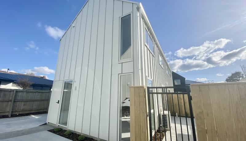 2/87  Barbour Street, Waltham
