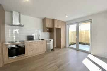 2/87  Barbour Street, Waltham