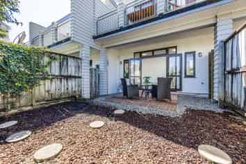 99/92 Bush Road, Albany
