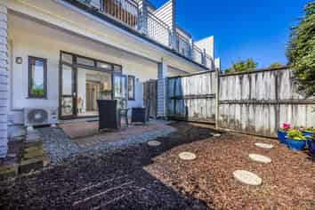 99/92 Bush Road, Albany