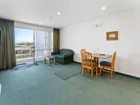 Your Gateway to Nelson's Beaches and City