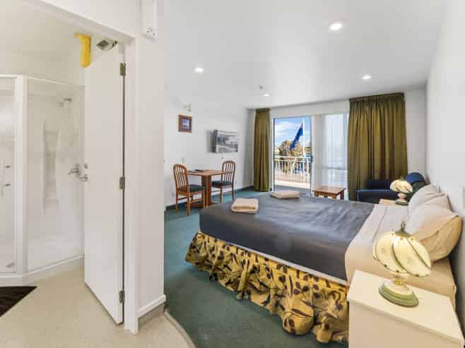 Your Gateway to Nelson's Beaches and City
