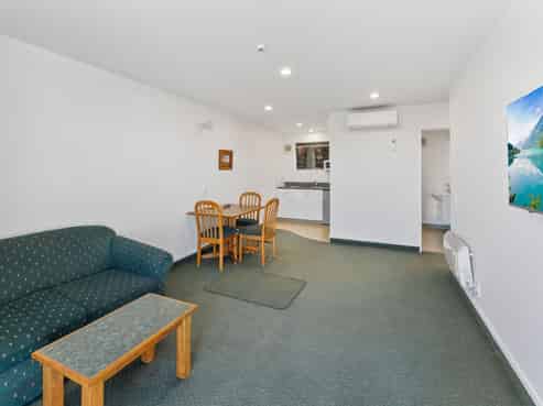 Your Gateway to Nelson's Beaches and City