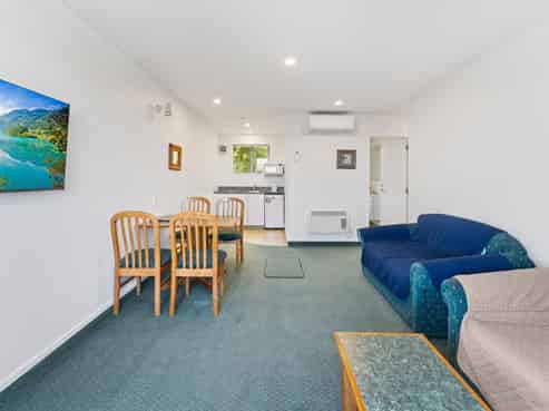 Your Gateway to Nelson's Beaches and City