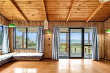 73 Pukehina Parade, Pukehina