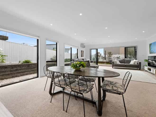 8 Awakirihi Close, Shamrock Park