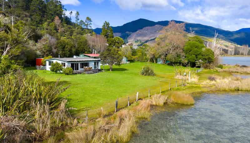 1755 Queen Charlotte Drive, Marlborough Sounds