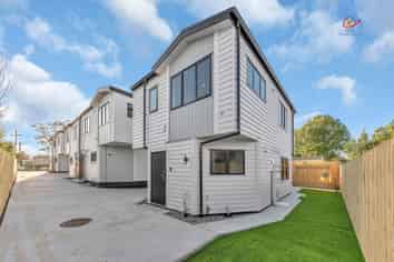 15D McKean Avenue, Manurewa