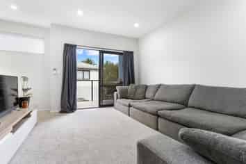 21d Cherry Tree Place, Massey