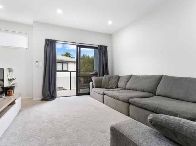 21d Cherry Tree Place, Massey