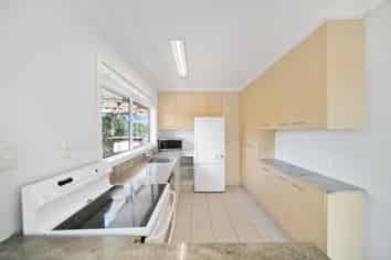 34 Cyclarama Crescent, Massey