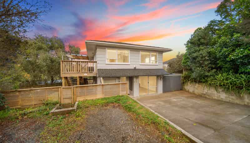 34 Cyclarama Crescent, Massey