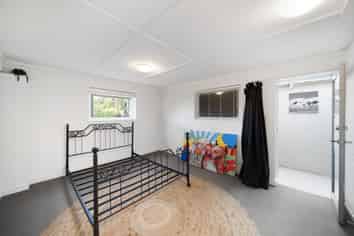 34 Cyclarama Crescent, Massey