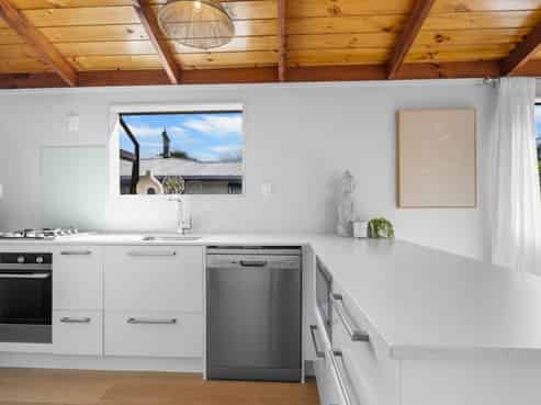 16 Parakai Avenue, Parakai