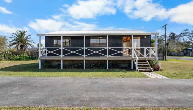16 Parakai Avenue, Parakai