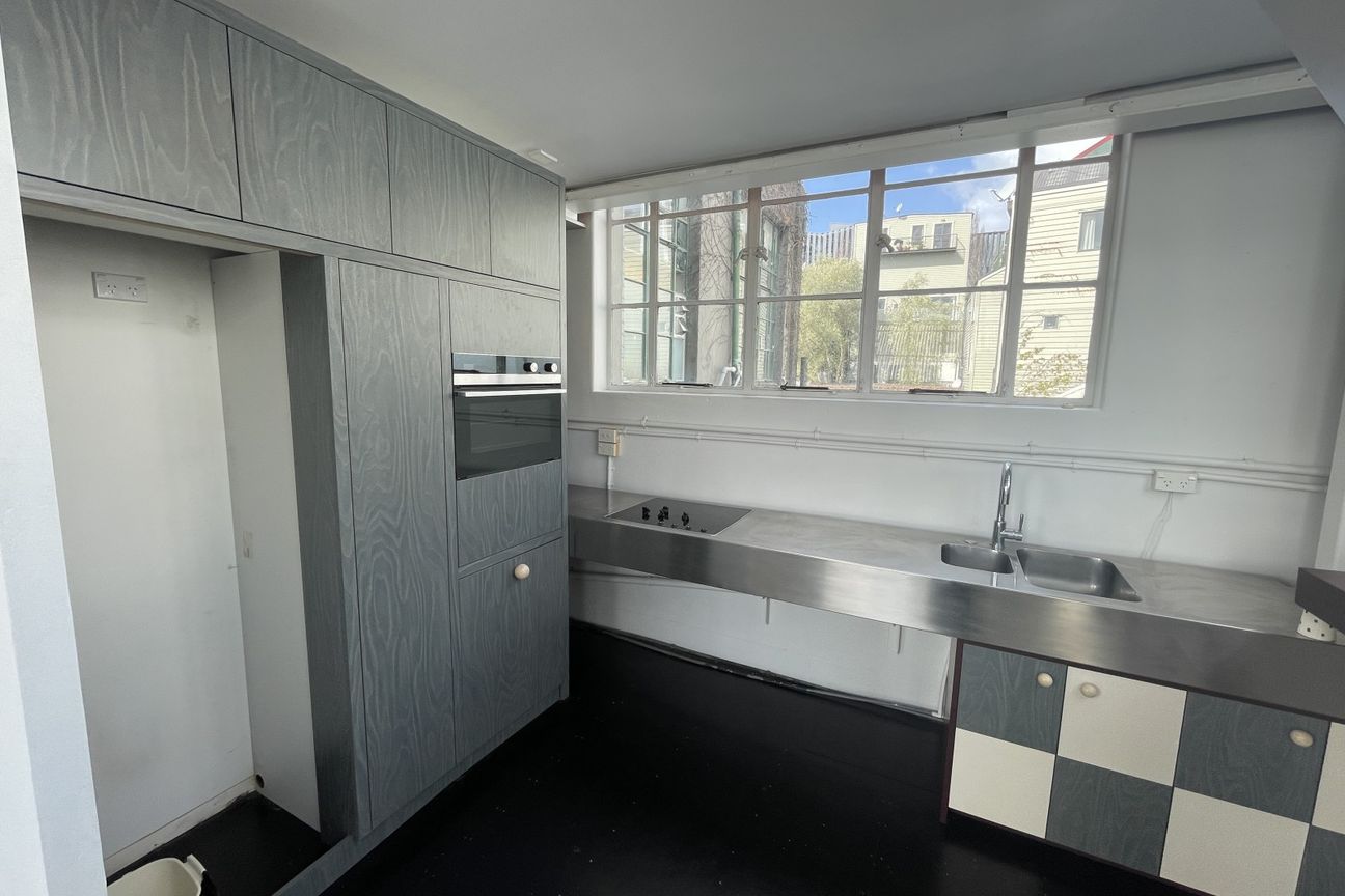 Live-Work Office with Mezzanine - Mynd 5
