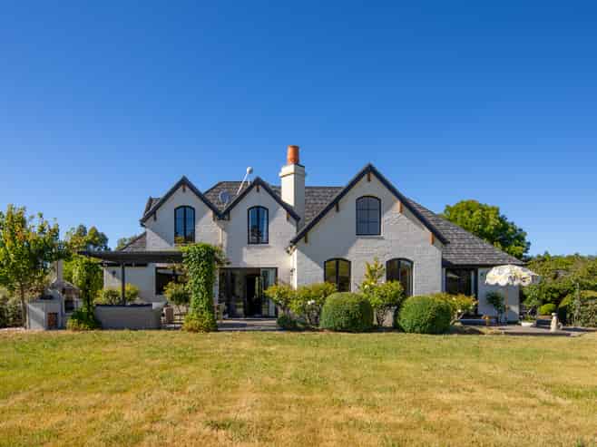 60 Golden Hills Road, Redwood Valley