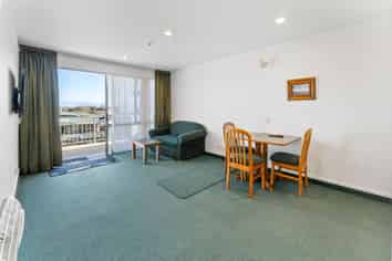 Your Gateway to Nelson's Beaches and City