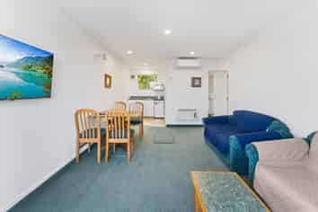 Your Gateway to Nelson's Beaches and City