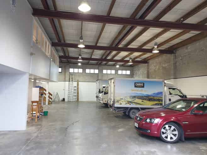 Versatile Hillside Road unit – 428sqm