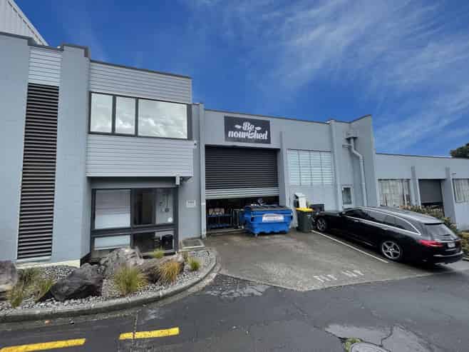 Versatile Hillside Road unit – 428sqm