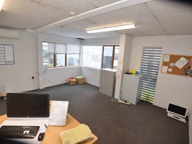 Versatile Hillside Road unit – 428sqm