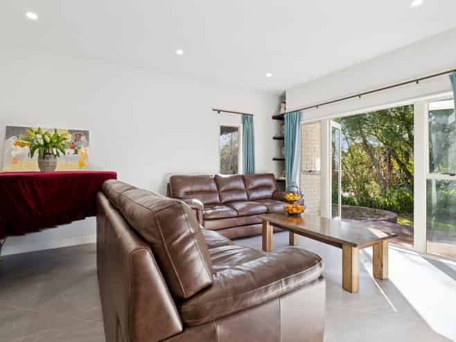 16 Almond Grove, Greenhithe