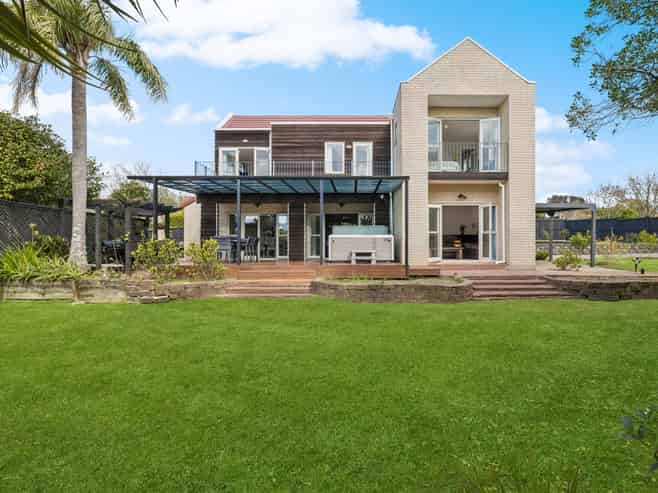 16 Almond Grove, Greenhithe