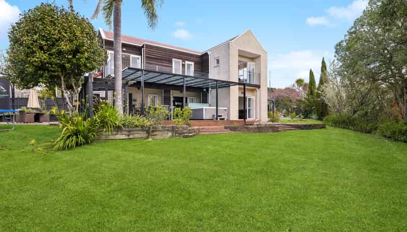 16 Almond Grove, Greenhithe
