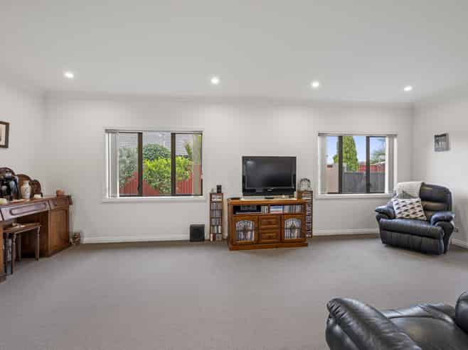 103 Northwood Avenue, Mahora