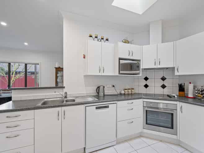 103 Northwood Avenue, Mahora