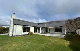 24 Old Station Av, Wanaka