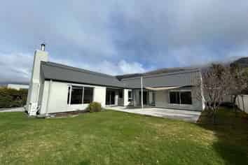 24 Old Station Av, Wanaka