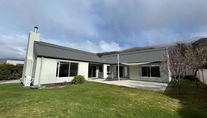 24 Old Station Av, Wanaka