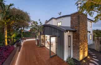 2/24 Ngataringa Road, Devonport