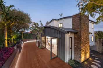 2/24 Ngataringa Road, Devonport