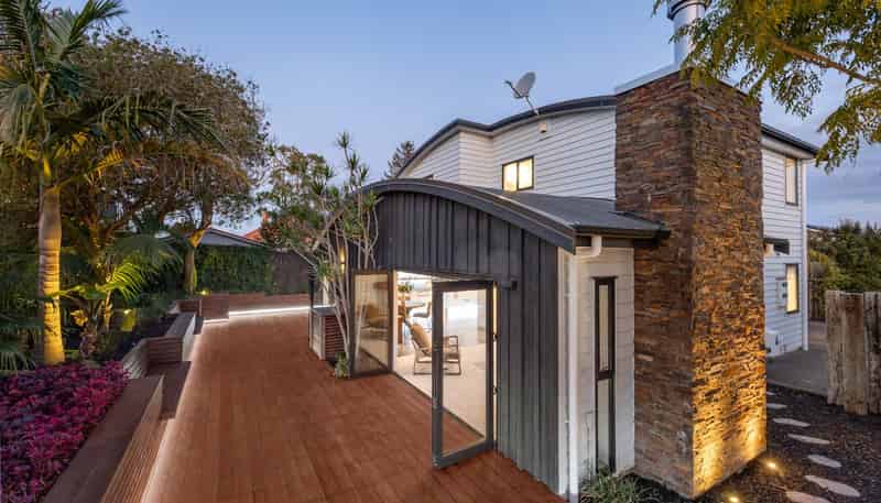 2/24 Ngataringa Road, Devonport