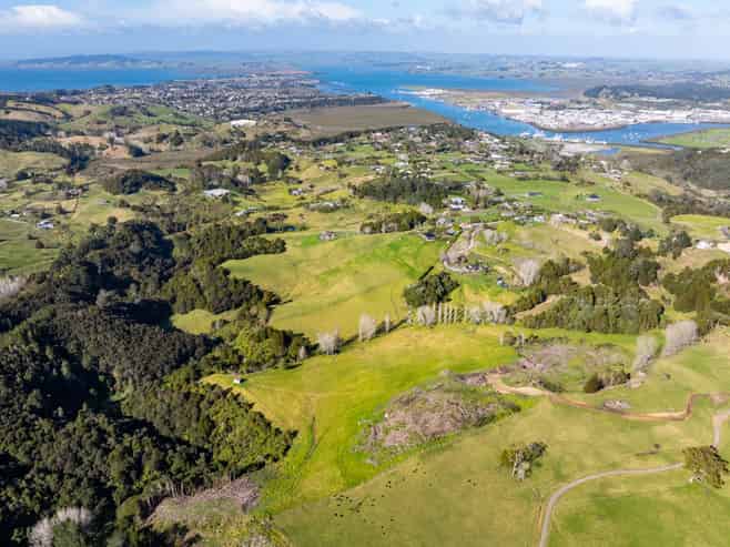 181A Old Parua Bay Road, Abbey Caves